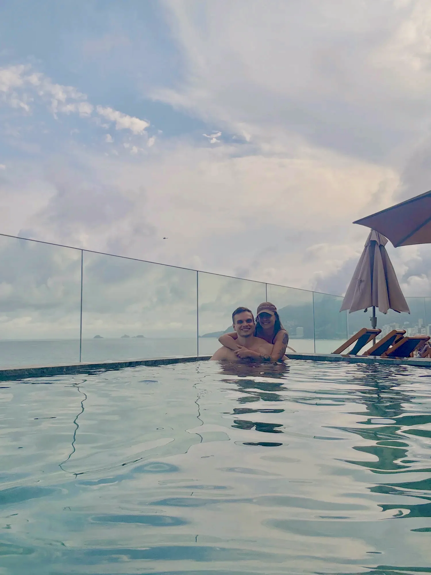 B&aacute;rbara and Matthew in a rooftop pool above Ipanema